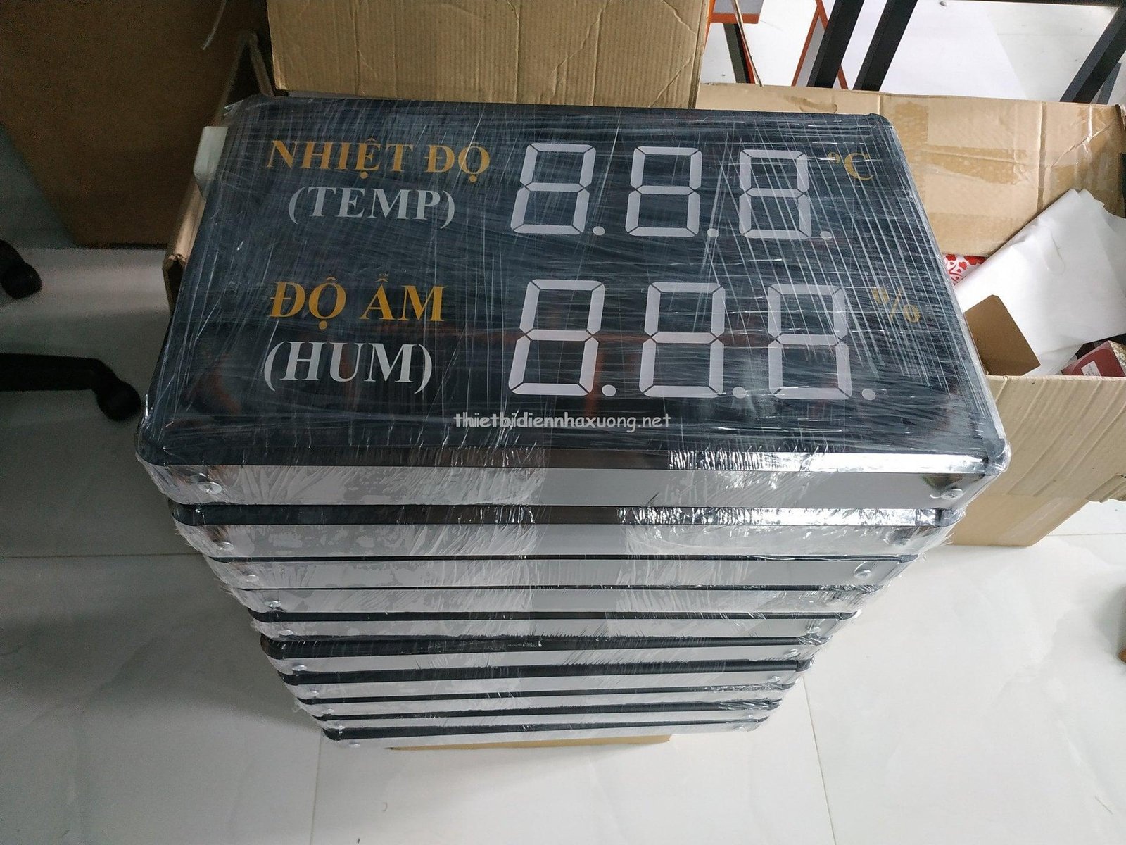 Đồng hồ nhiệt độ độ ẩm 600x350mm treo nhà xưởng 2 Đồng hồ nhiệt độ độ ẩm 600x350mm treo nhà xưởng - Ảnh 2